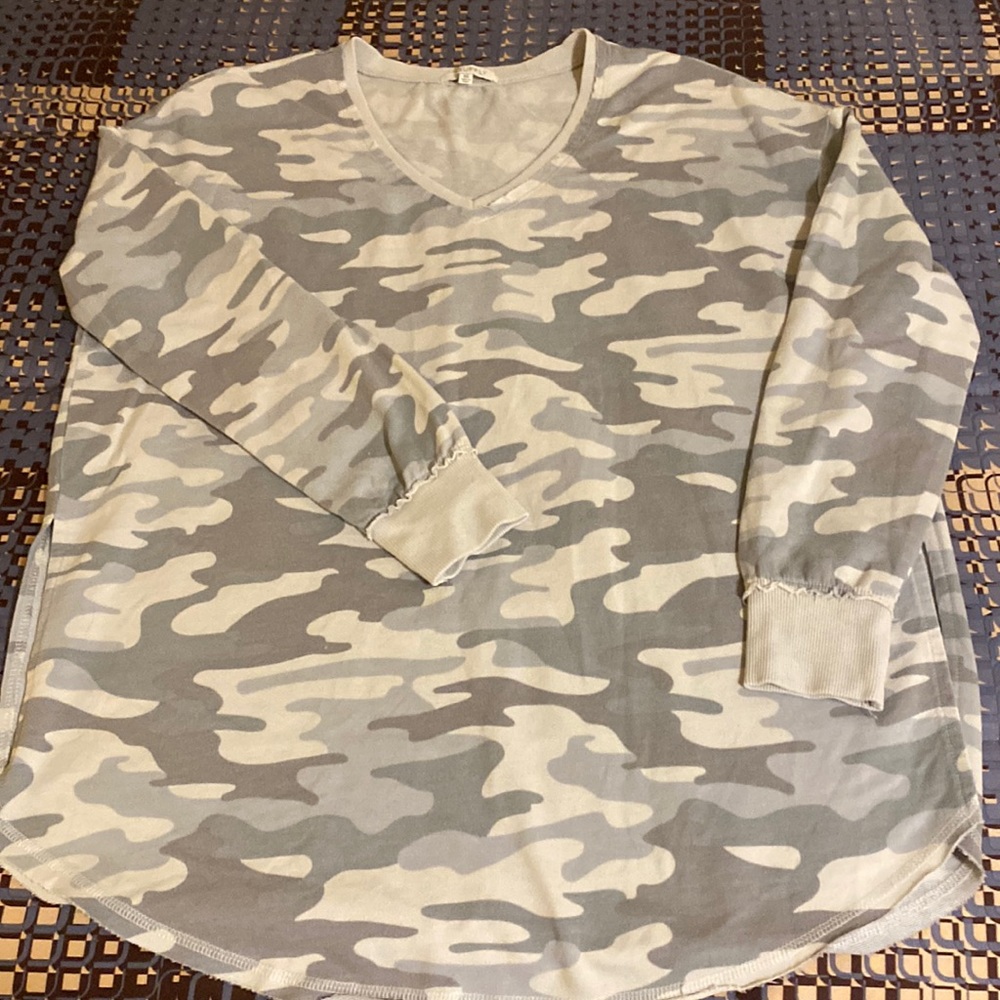 Z Supply over sized xs casual top in camo